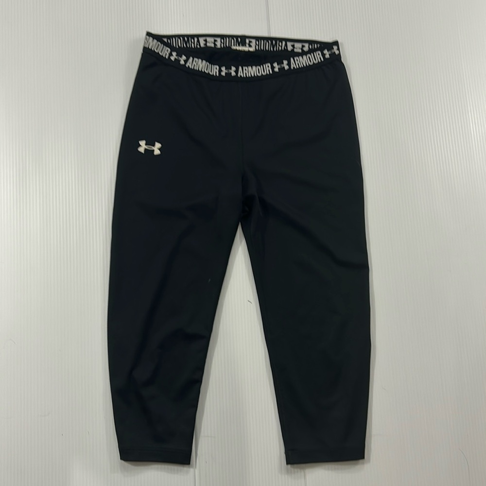 K39. Women’s Under Armour Black Performance Leggings‎ (S)